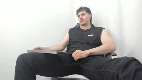 Snapshot of harrydaviss chatting on October 18, 5:01 am alpha online show from October 18, 5:01 am