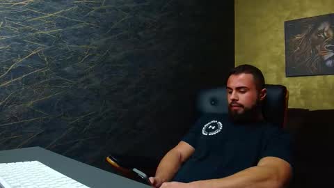 HayesWood online show from November 14, 8:05 am