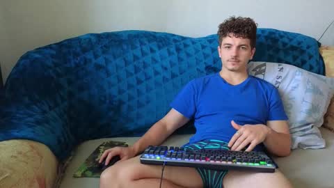 Snapshot of hellish_sugar chatting on September 27, 7:39 am Remy online show from September 27, 7:39 am