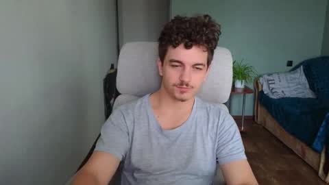 Snapshot of hellish_sugar chatting on October 17, 6:39 am Remy online show from October 17, 6:39 am