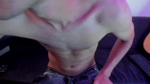 henrik_senn online show from April 12, 9:00 am