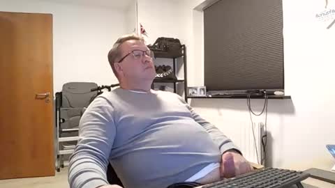 henrikrp1971 online show from November 23, 7:36 pm