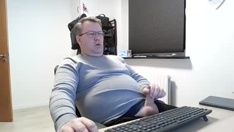 Snapshot of henrikrp1971 chatting on February 12, 9:33 pm henrikrp1971 online show from February 12, 9:33 pm