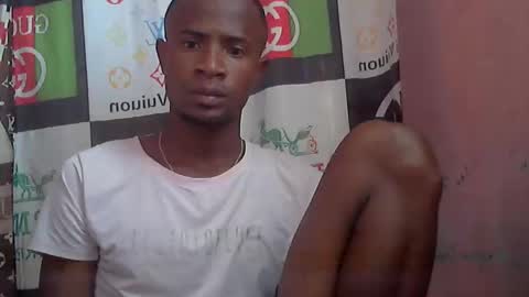 Snapshot of henriotflavien20 chatting on October 10, 11:59 am Adrian Honey online show from October 10, 11:59 am