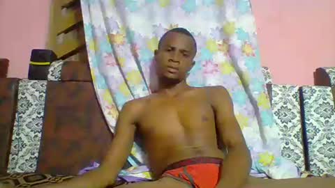 Snapshot of henriotflavien20 chatting on December 5, 6:24 pm Adrian Honey online show from December 5, 6:24 pm