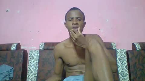 Snapshot of henriotflavien20 chatting on December 21, 8:10 pm Adrian Honey online show from December 21, 8:10 pm