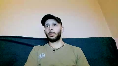 Snapshot of henryaxe chatting on February 25, 12:14 am HenryAxe online show from February 25, 12:14 am
