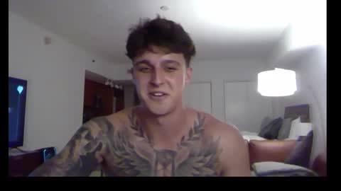 Snapshot of henrydesanti chatting on September 12, 12:21 am henrydesanti online show from September 12, 12:21 am