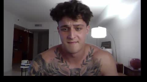 Snapshot of henrydesanti chatting on September 18, 12:56 am henrydesanti online show from September 18, 12:56 am
