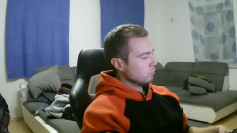 Snapshot of herbstenden chatting on December 18, 6:14 pm John Pearl online show from December 18, 6:14 pm