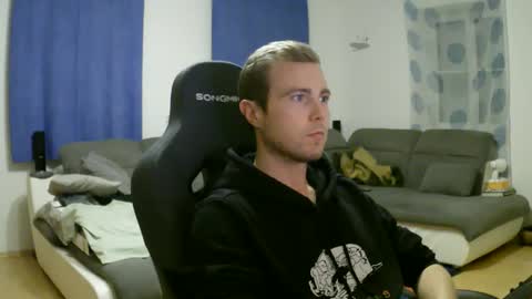 John Pearl online show from April 3, 7:43 pm