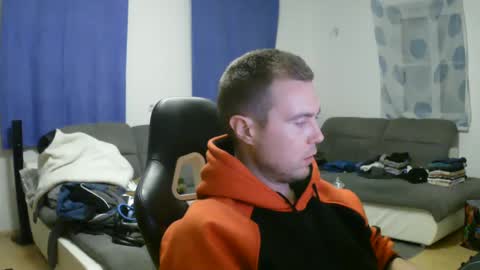 Snapshot of herbstenden chatting on February 11, 11:12 pm John Pearl online show from February 11, 11:12 pm