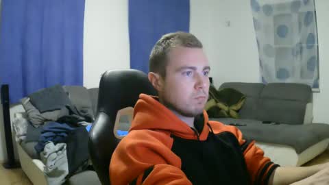 Snapshot of herbstenden chatting on February 15, 5:07 pm John Pearl online show from February 15, 5:07 pm