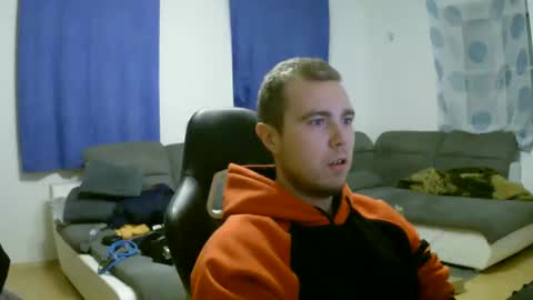 Snapshot of herbstenden chatting on December 11, 6:59 pm John Pearl online show from December 11, 6:59 pm