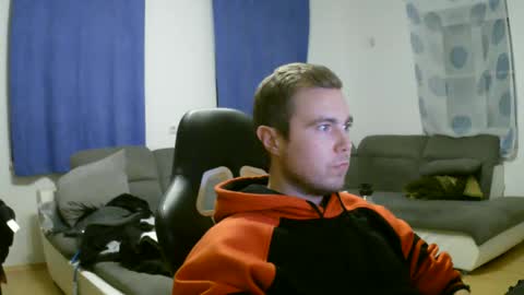 Snapshot of herbstenden chatting on January 5, 8:10 pm John Pearl online show from January 5, 8:10 pm