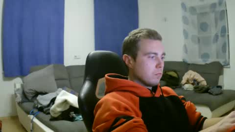 Snapshot of herbstenden chatting on December 28, 11:59 pm John Pearl online show from December 28, 11:59 pm
