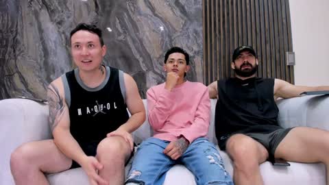 heteros men online show from January 6, 2:03 pm