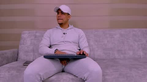 heteros men online show from December 24, 1:28 pm