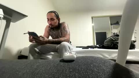 hihello400 online show from November 25, 12:56 am