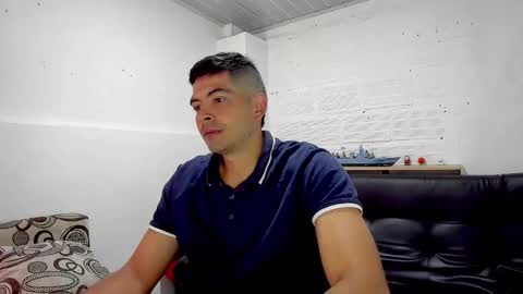 Snapshot of himoreno97 chatting on December 8, 7:11 pm Hi moreno online show from December 8, 7:11 pm