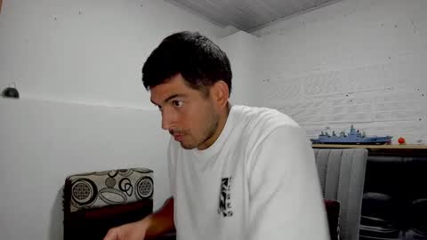 Snapshot of himoreno97 chatting on January 1, 9:41 pm Hi moreno online show from January 1, 9:41 pm