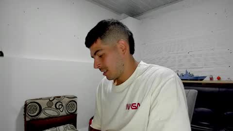 Snapshot of himoreno97 chatting on December 11, 12:56 am Hi moreno online show from December 11, 12:56 am