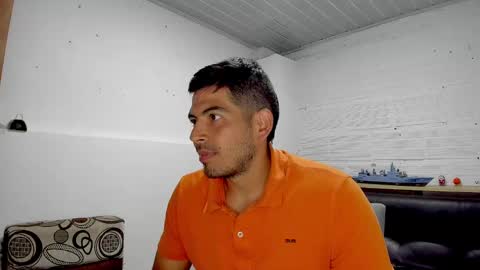 Snapshot of himoreno97 chatting on December 18, 10:35 pm Hi moreno online show from December 18, 10:35 pm