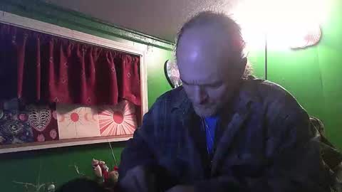 hippiedad333 online show from February 6, 11:23 pm