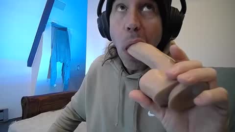 Hippie Jijm online show from February 13, 7:31 pm