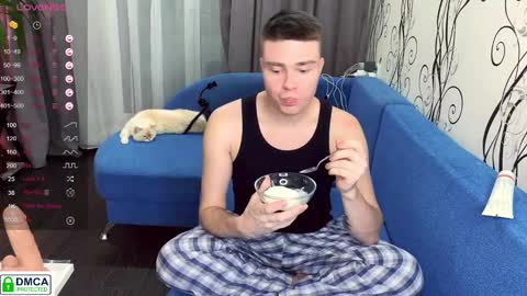 Snapshot of holy_eggs_00 chatting on October 20, 3:49 pm holy_eggs_00 online show from October 20, 3:49 pm