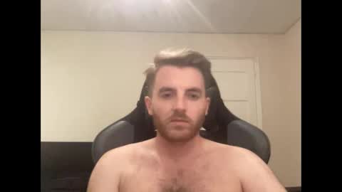 Snapshot of hornymiker chatting on October 24, 10:33 pm hornymiker online show from October 24, 10:33 pm