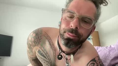 letmedoo2 online show from November 1, 9:35 am