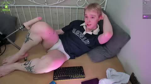 hot_twinkboy online show from February 19, 2:01 pm