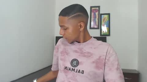 hotboyluxe online show from February 15, 3:46 am