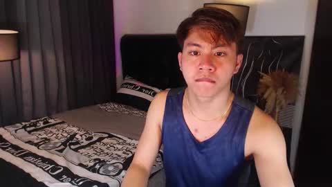 Snapshot of hotfucker_drei chatting on October 6, 3:33 am hotfucker_drei online show from October 6, 3:33 am