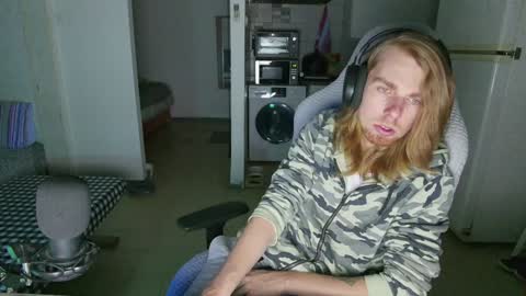 Hikikomori Alex online show from December 14, 4:31 pm