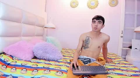 Snapshot of hottiie_guy chatting on October 14, 6:37 pm hottiie_guy online show from October 14, 6:37 pm
