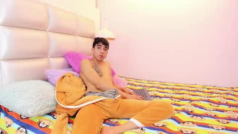 Snapshot of hottiie_guy chatting on October 7, 6:56 pm hottiie_guy online show from October 7, 6:56 pm