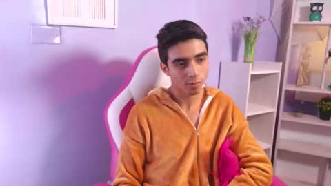 hottiie_guy online show from October 24, 6:31 pm