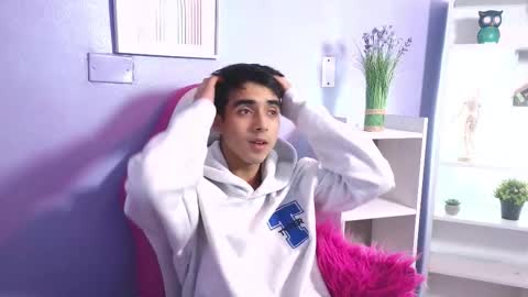 Snapshot of hottiie_guy chatting on October 20, 5:17 pm hottiie_guy online show from October 20, 5:17 pm