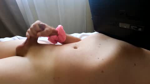 Snapshot of hugecumshots1 chatting on October 8, 10:25 pm HugeCumshots online show from October 8, 10:25 pm