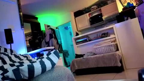 Hugo online show from January 3, 9:15 pm