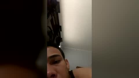 humbertogil584 online show from March 7, 9:56 pm