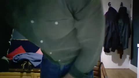 hunghard2004 online show from December 14, 6:59 pm