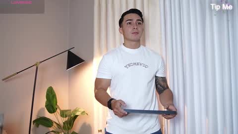 hunk_ryan online show from October 31, 12:19 pm