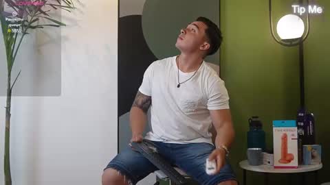 Snapshot of hunk_ryan chatting on February 12, 12:33 pm hunk_ryan online show from February 12, 12:33 pm