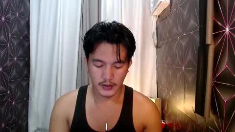 hunkylloyd online show from December 29, 7:28 am