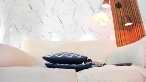 Hunter  online show from November 12, 8:25 pm