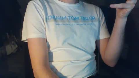 Snapshot of hunting_007 chatting on February 24, 4:58 pm hunting_007 online show from February 24, 4:58 pm