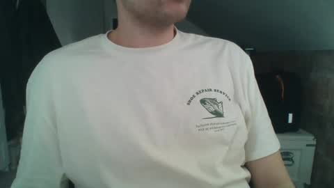 Snapshot of hunting_007 chatting on February 18, 3:21 pm hunting_007 online show from February 18, 3:21 pm